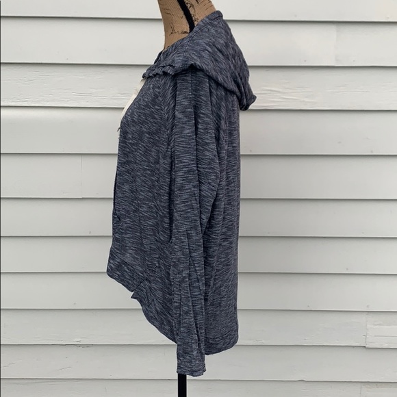 Hollister hooded top m/l - Picture 3 of 5